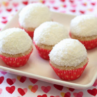 gluten free vegan mini coconut snowball cupcakes