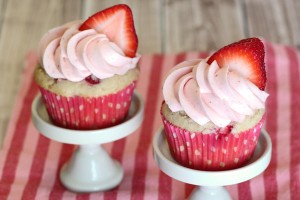 gluten free vegan strawberry vanilla cupcakes