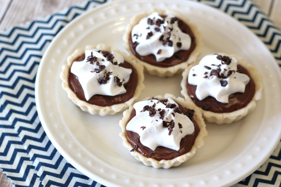 Gluten Free Vegan Mini Chocolate Cream Pies. Mini pie shells, filled with creamy dairy free chocolate pudding. So cute!