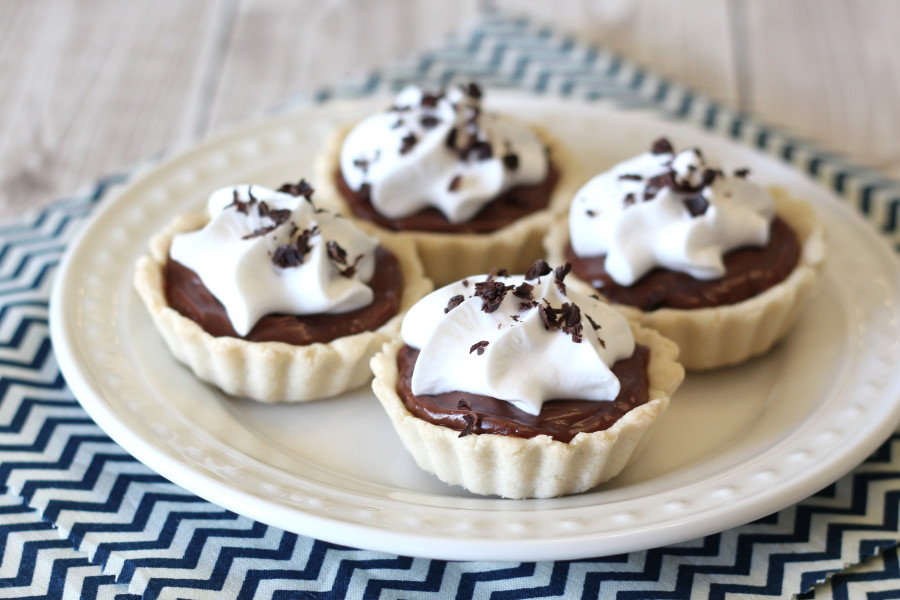 Gluten Free Vegan Mini Chocolate Cream Pies. Mini pie shells, filled with creamy dairy free chocolate pudding. So cute!