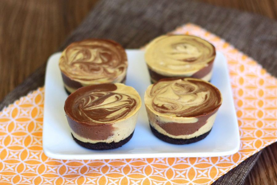 mini vegan pumpkin chocolate cheesecakes2