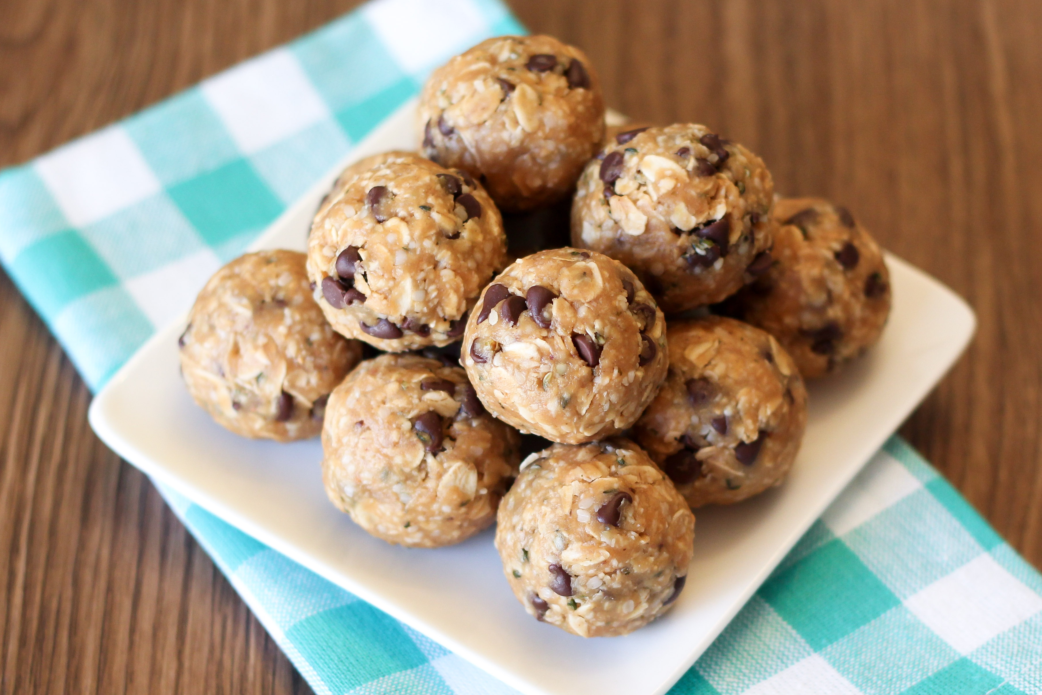 Gluten Free No-Bake Energy Bites. Loaded with protein and a great on-the-go snack!