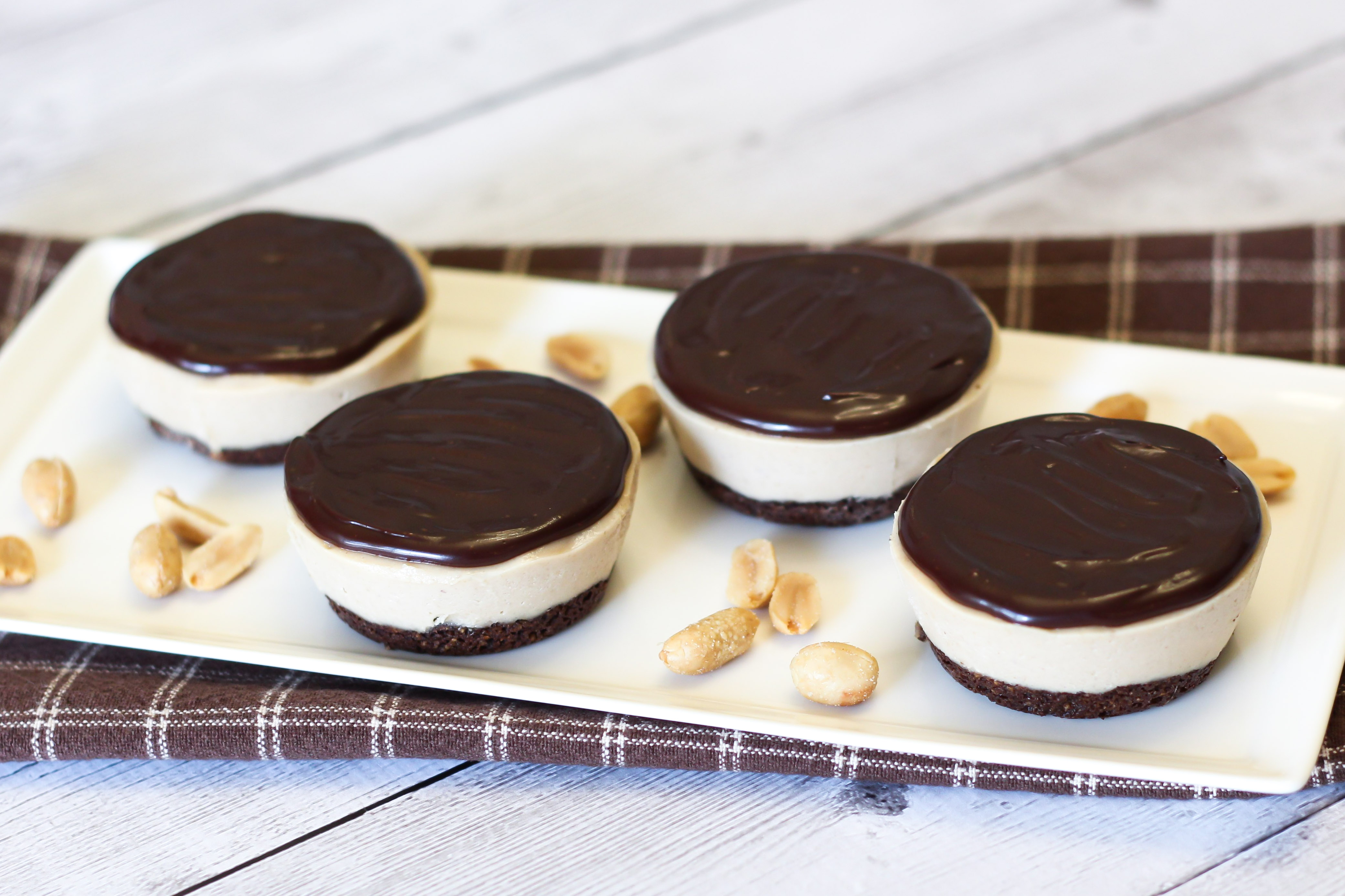 Gluten Free Vegan Peanut Butter Chocolate Cheesecakes. Oh yum!! Recipe found at Sarah Bakes Gluten Free.