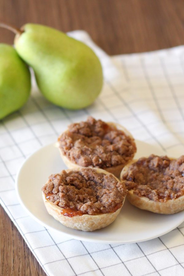 gluten free vegan mini pear pies with crumb topping