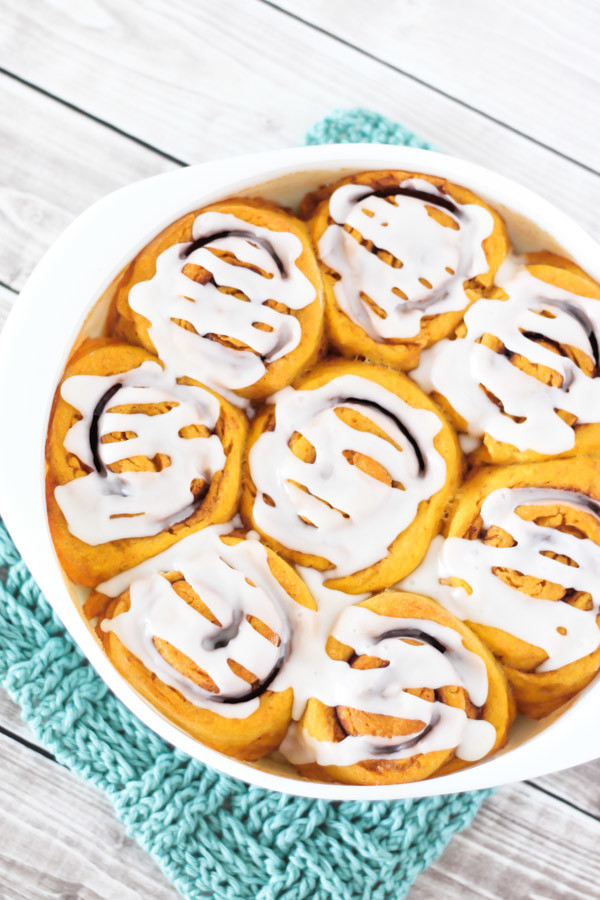 gluten free vegan pumpkin cinnamon rolls