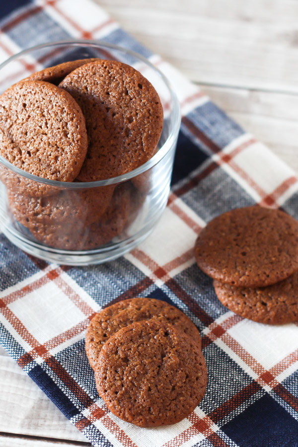 Gluten Free Vegan Mini Gingersnaps. Little, chewy gingersnaps cookies that just happen to be allergen free!