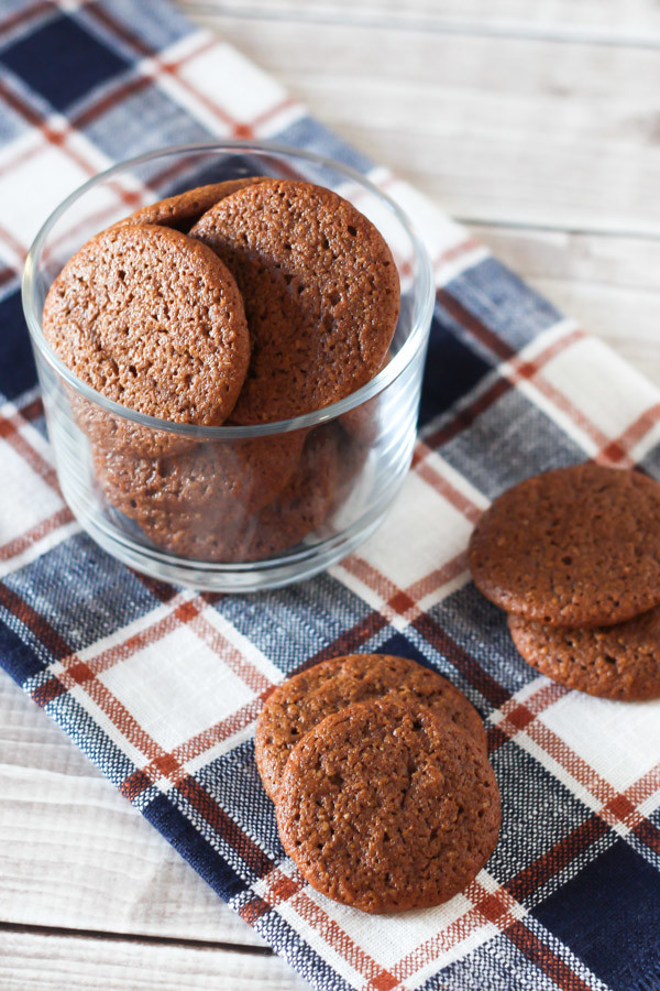 Gluten Free Vegan Mini Gingersnaps. Little, chewy gingersnaps cookies that just happen to be allergen free!