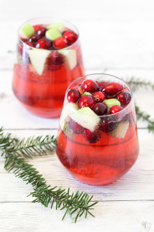 Apple Cranberry Sangria. So easy, so beautiful, so festive!