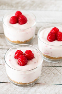 gluten free vegan no-bake raspberry cheesecakes