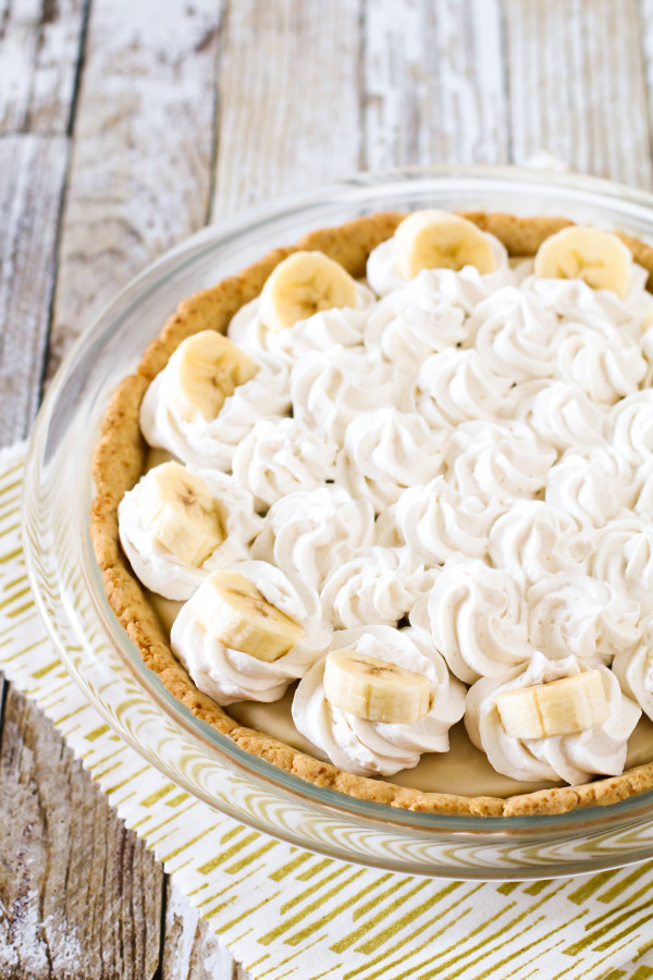 Gluten Free Vegan Banana Cream Pie. Layers of dairy free vanilla pudding with slices of bananas, topped with creamy So Delicious Cocowhip!