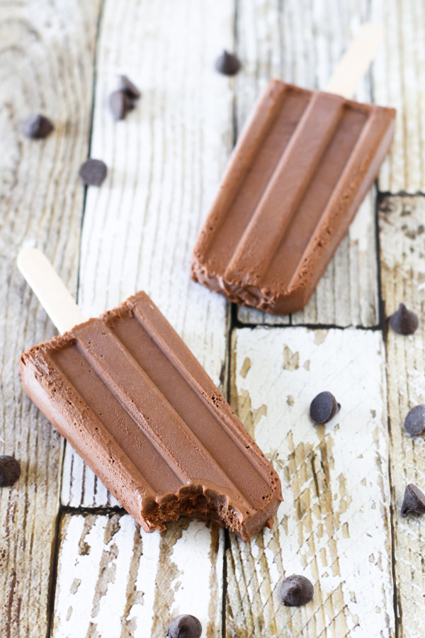 Dairy Free Fudgsicles. Ultra creamy popsicles, made with cashews, coconut milk and lots-o-chocolate!