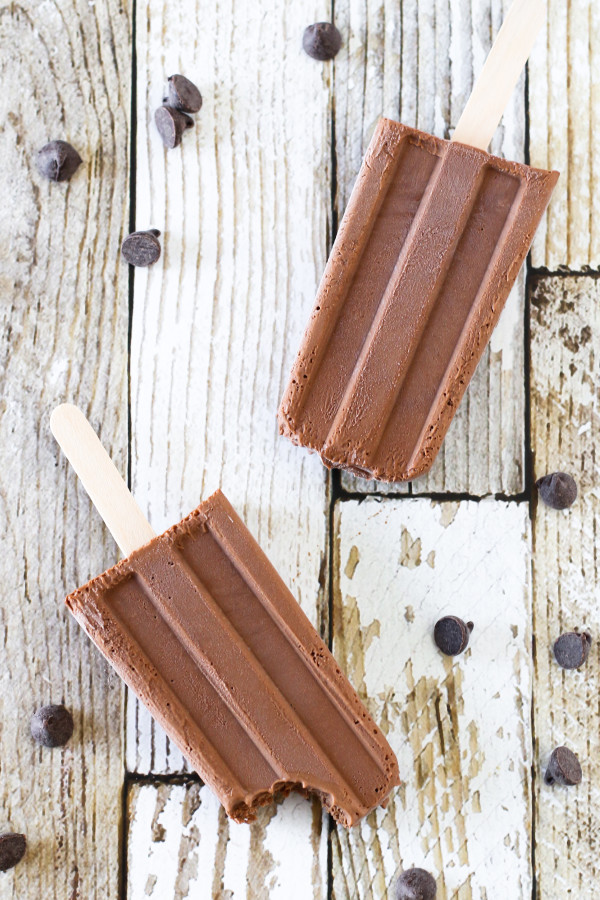 Dairy Free Fudgsicles. Ultra creamy popsicles, made with cashews, coconut milk and lots-o-chocolate!