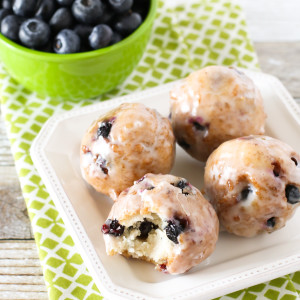 Gluten Free Vegan Blueberry Donut Holes. Crispy on the outside, fluffy on the inside. These donut holes are BURSTING with fresh blueberries!