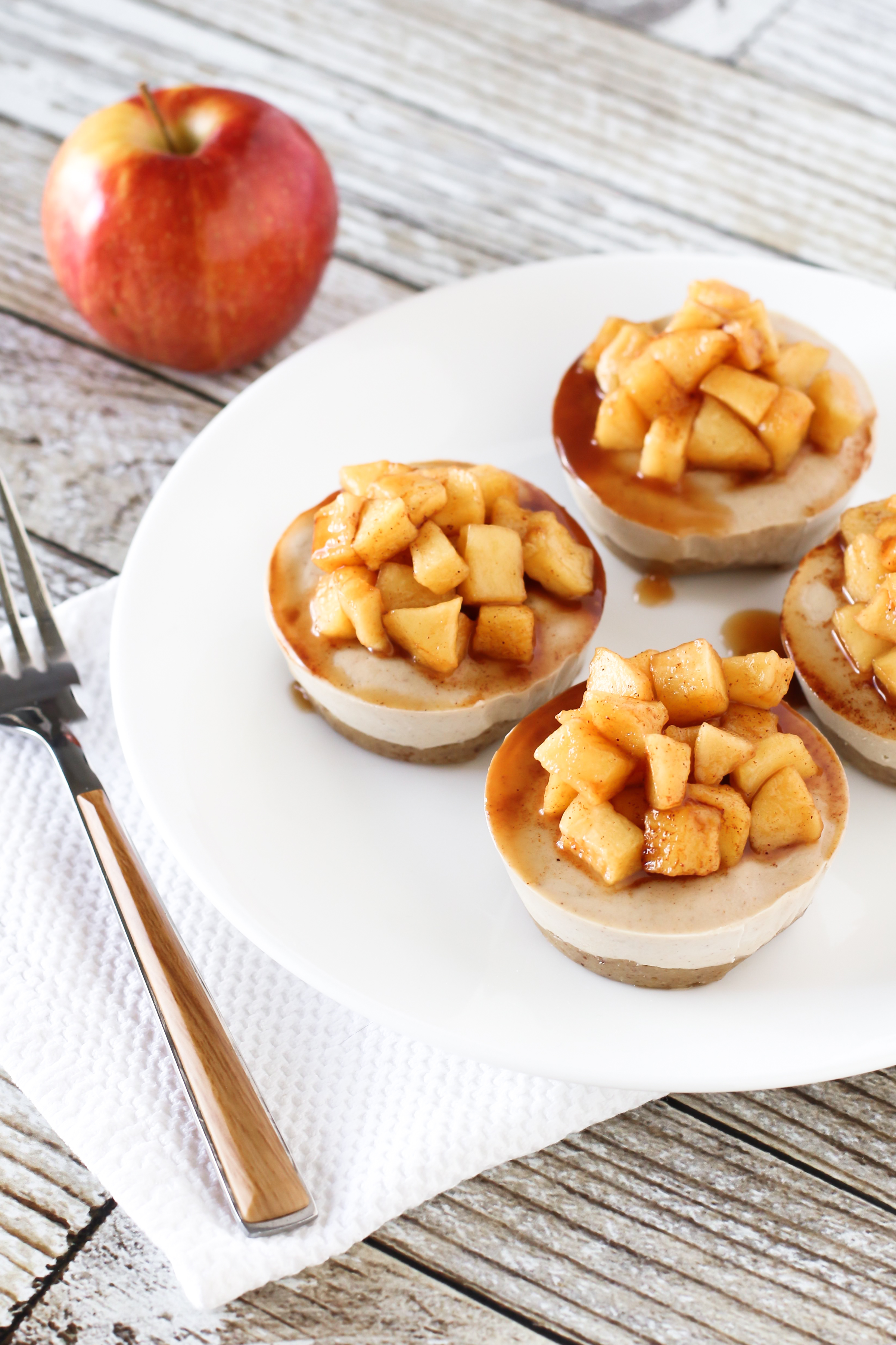 Gluten Free Vegan Mini Apple Cinnamon Cheesecakes. Individual no-bake dairy free cheesecakes, loaded with cinnamon and topped with sweet apples.