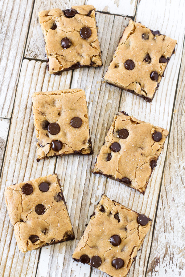 Gluten Free Vegan Salted Chocolate Chip Cookie Bars. Chewy, gooey, chocolatey cookies with a sprinkling of sea salt. 