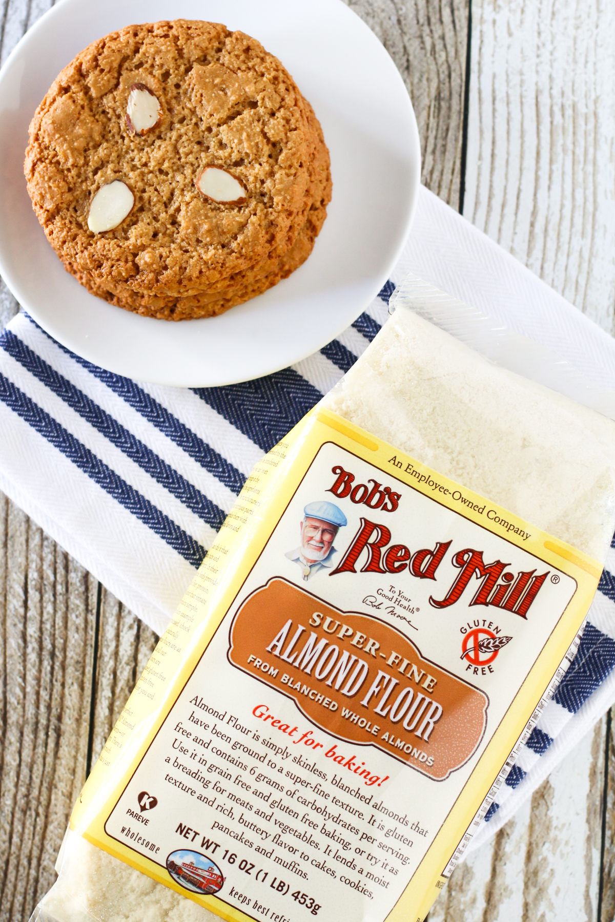 Gluten Free Vegan Almond Cookies. Made with Bob's Red Mill almond flour, these cookies have the perfect chewy, crispy texture. 