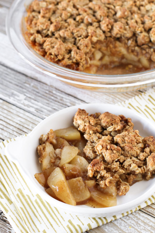 Gluten Free Vegan Chai Spiced Pear Crisp. Warm chai spices, sweet pears and a refined sugar free crumb topping. A lovely fall dessert!