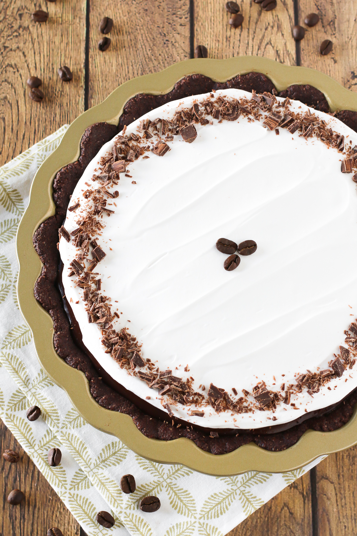 Gluten Free Vegan Mocha Cream Pie. Chocolate cookie crust filled with a decadent dairy free mocha pudding. A slice of chocolaty coffee heaven!