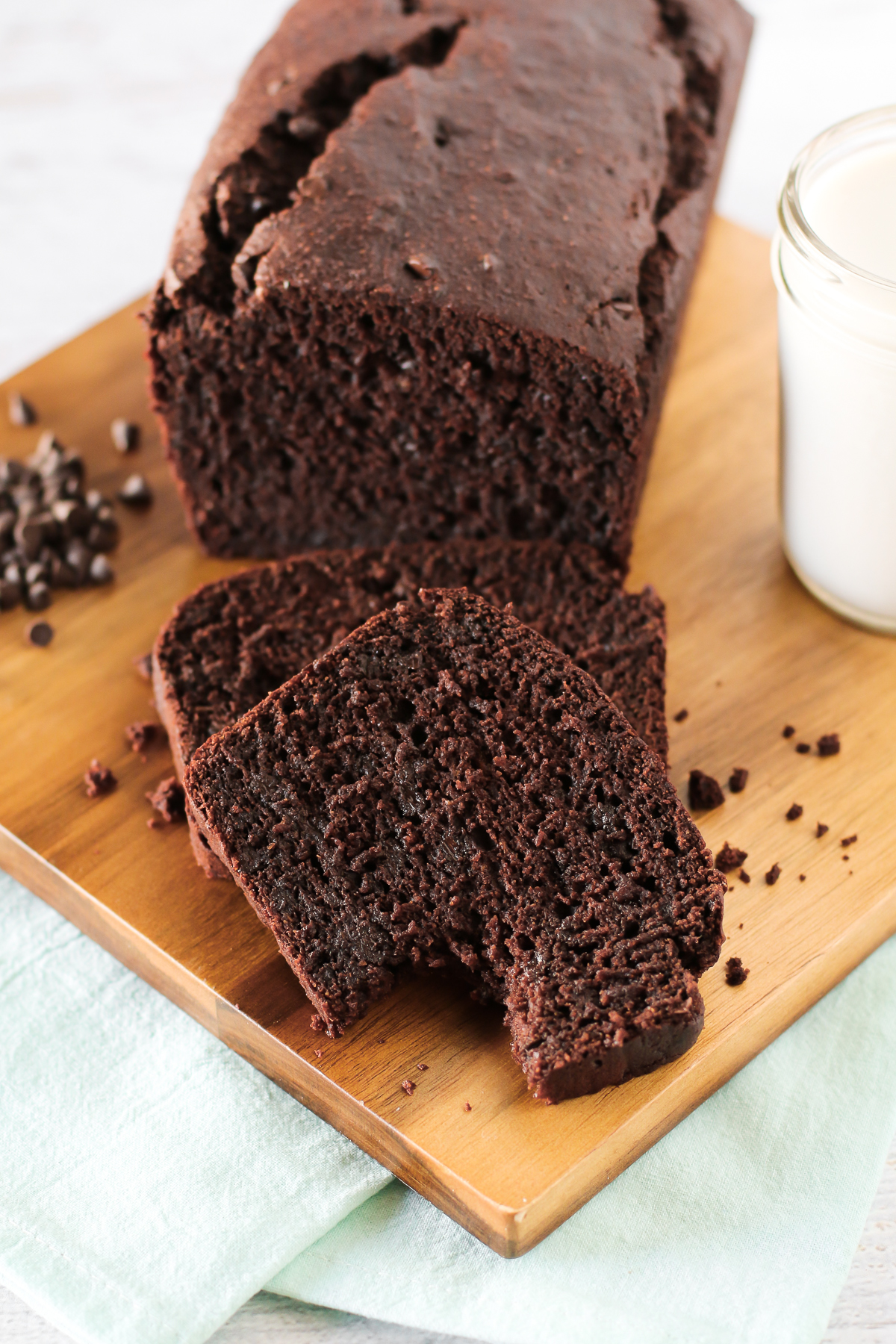 Gluten Free Vegan Chocolate Banana Bread. What’s better than a slice of warm, fresh out of the oven banana bread? When it’s chocolate banana bread!