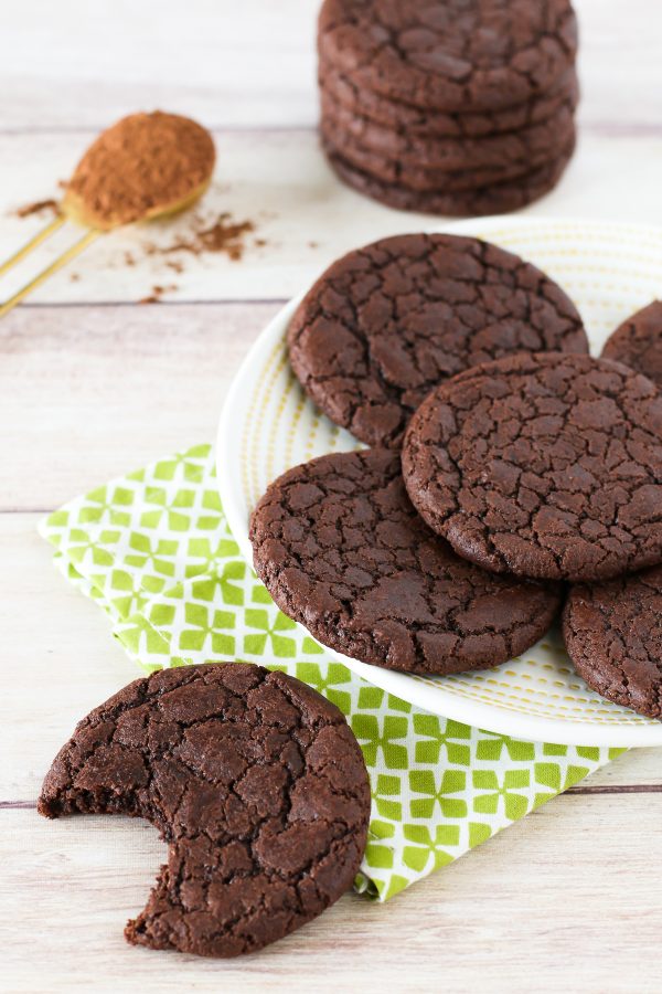 Gluten Free Vegan Brownie Cookies. Chewy, chocolate cookies that taste like a fudgy brownie!