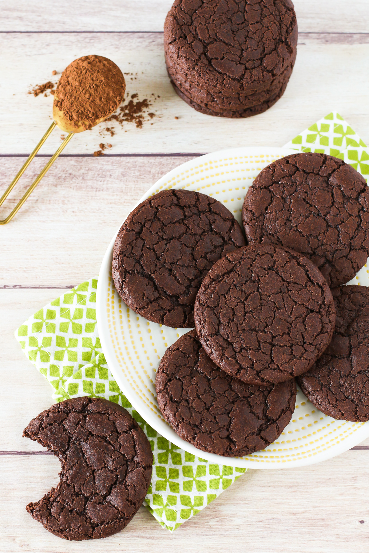 Gluten Free Vegan Brownie Cookies. Chewy, chocolate cookies that taste like a fudgy brownie!