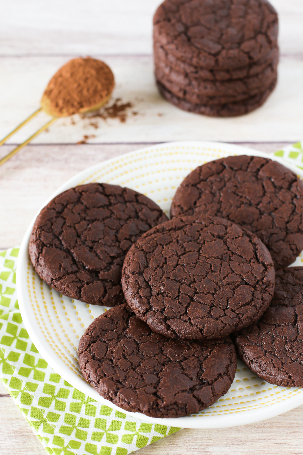 Gluten Free Vegan Brownie Cookies. Chewy, chocolate cookies that taste like a fudgy brownie!