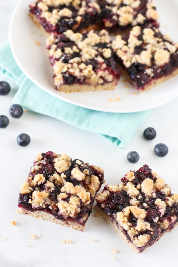 Gluten Free Vegan Blueberry Crumb Bars. Layers of soft, oat crumble and juicy, sweet blueberries with a touch of cinnamon.