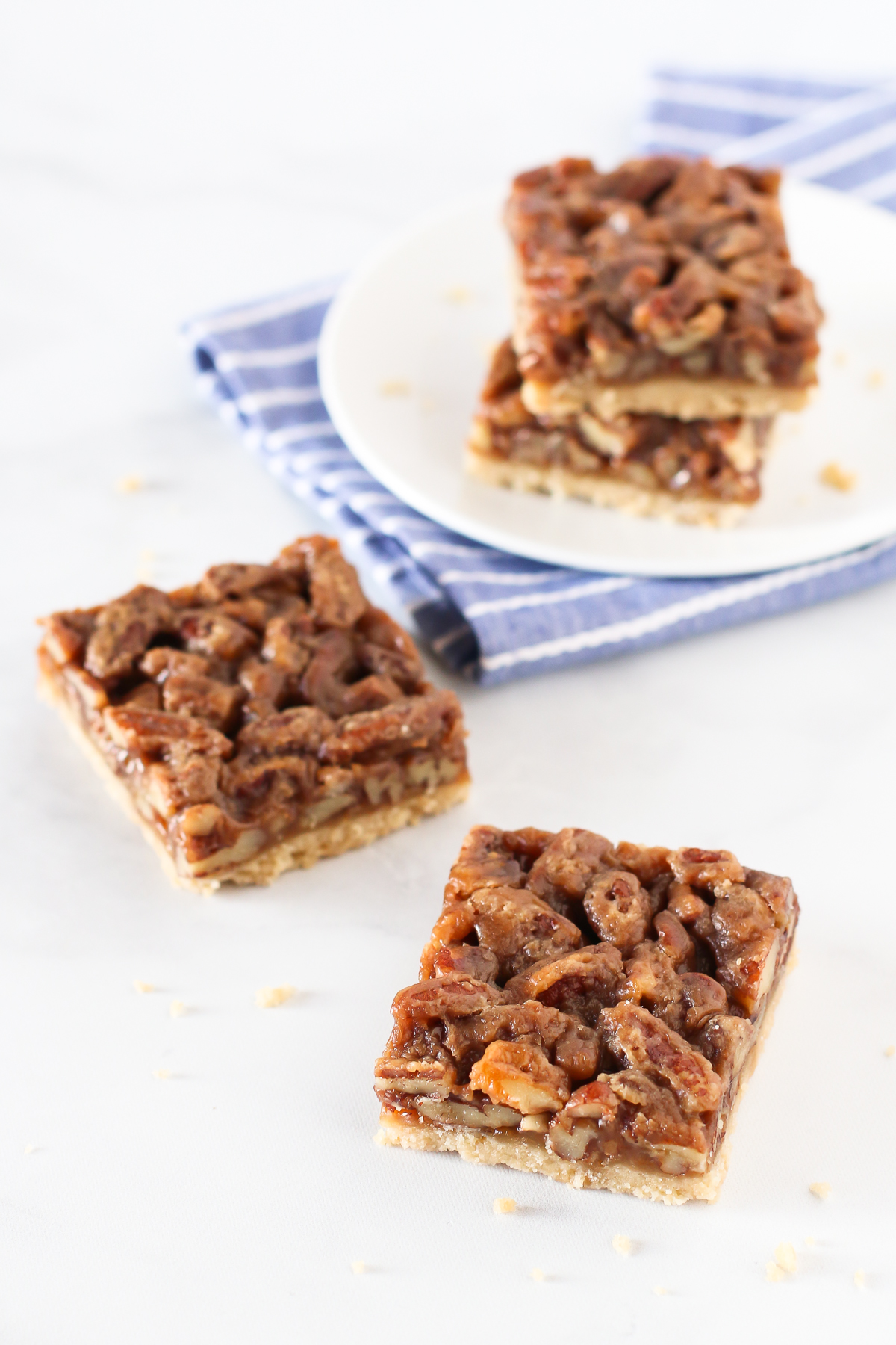 Gluten Free Vegan Pecan Pie Pies. For all of you pecan pie lovers, these decadent bars are JUST for you!