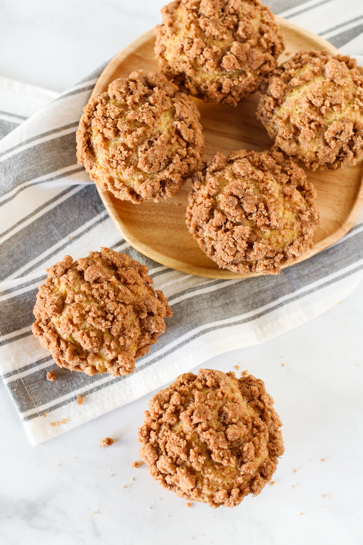 Gluten Free Vegan Coffee Cake Muffins. Fluffy vanilla muffins with a cinnamon crumb topping.