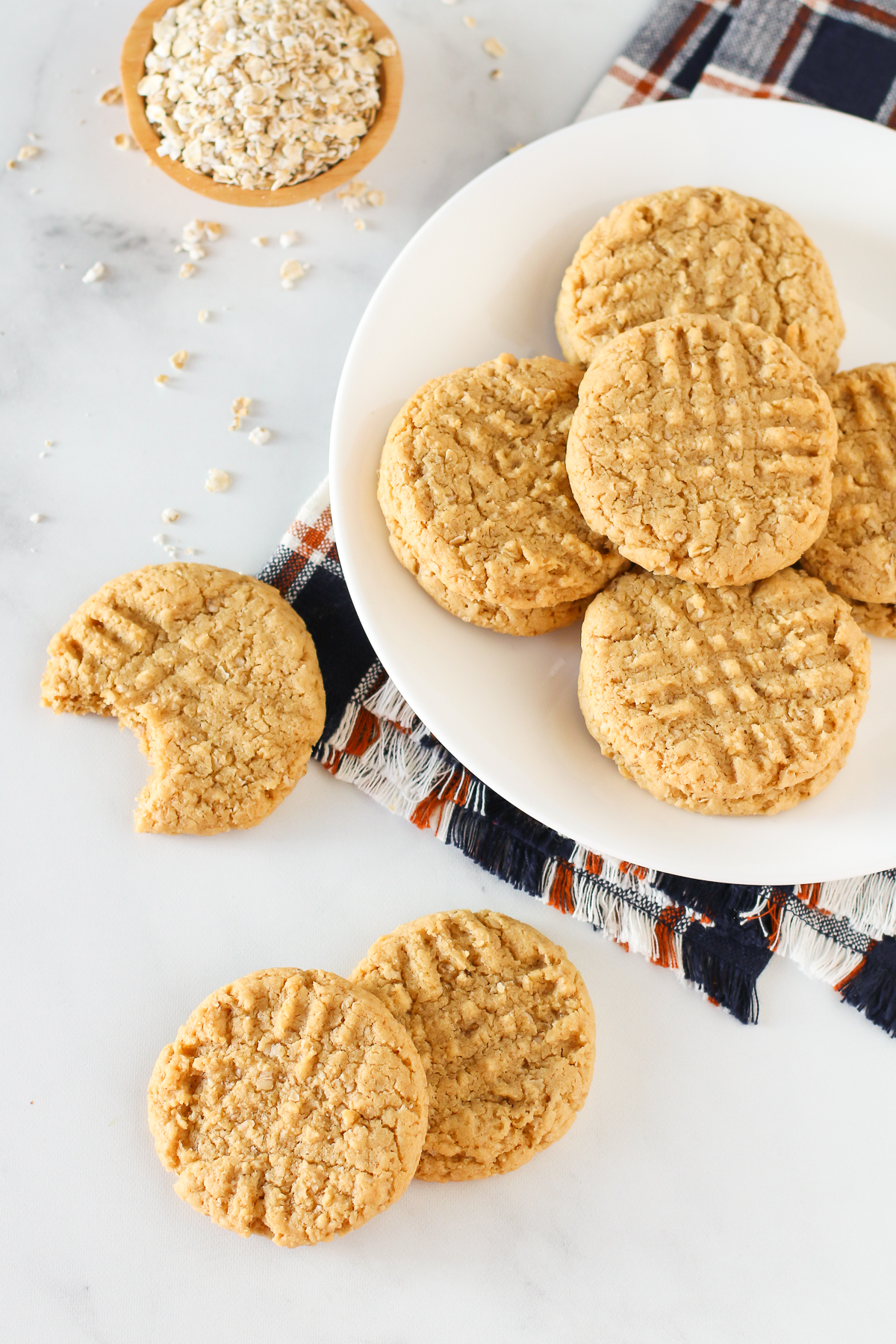 Gluten Free Vegan Peanut Butter Oatmeal Cookies. Chewy, soft and just the perfect peanut butter cookie!