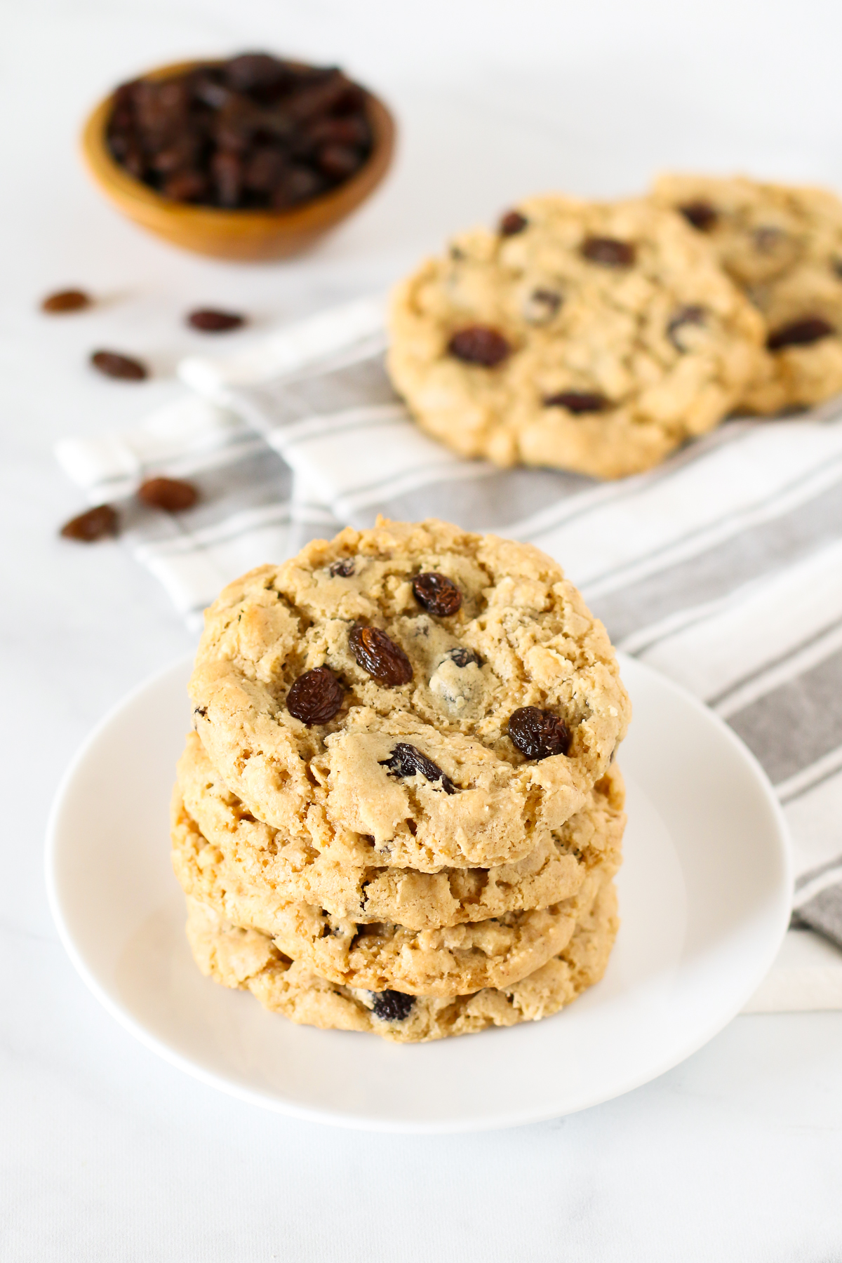 Gluten Free Vegan Oatmeal Raisin Cookies. Chewy oatmeal cookies, loaded with sweet raisins. Can’t go wrong with this classic cookie!