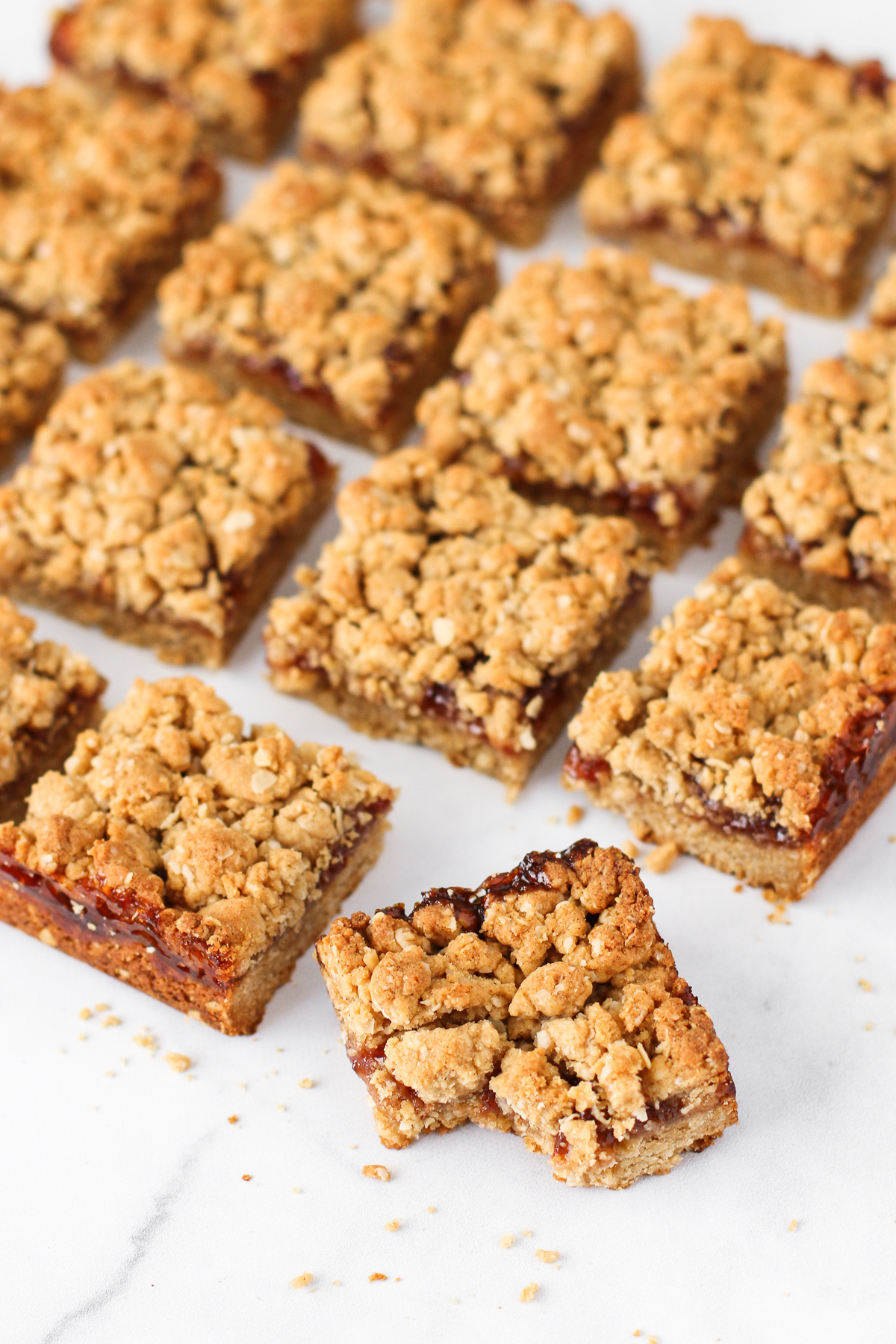 Gluten Free Vegan Peanut Butter and Jelly Oat Bars. The classic combination of creamy peanut butter and strawberry jelly in a oat crumb bar. What’s not to love?